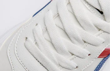 Pavasara un rudens sezonā, jaunas ielidošanas vīriešu baltas kurpes vēdināt jūra ikdienas apavi joker atspoguļo gaismu studentu kurpes