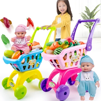 Griešana Augļu izcelsmes Pārtikas Izlikties, Spēlēt rotaļlietas bērniem pirkumu grozā ratiņiem, zēns, meitene griešanas augļu kūka, lelle, rotaļlieta, bērnu rotaļlietas