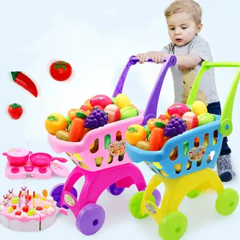 Griešana Augļu izcelsmes Pārtikas Izlikties, Spēlēt rotaļlietas bērniem pirkumu grozā ratiņiem, zēns, meitene griešanas augļu kūka, lelle, rotaļlieta, bērnu rotaļlietas