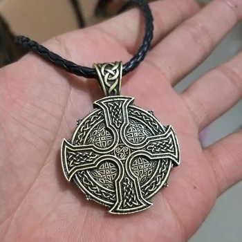 Īrijas Mezgli Simbols, Ar Triskele Triquetra Tuvo Etnisko Kaklarota Amuletu, Talismanu Juvelierizstrādājumi
